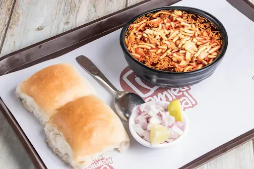 Mamledar Misal Pav (2 Pav)