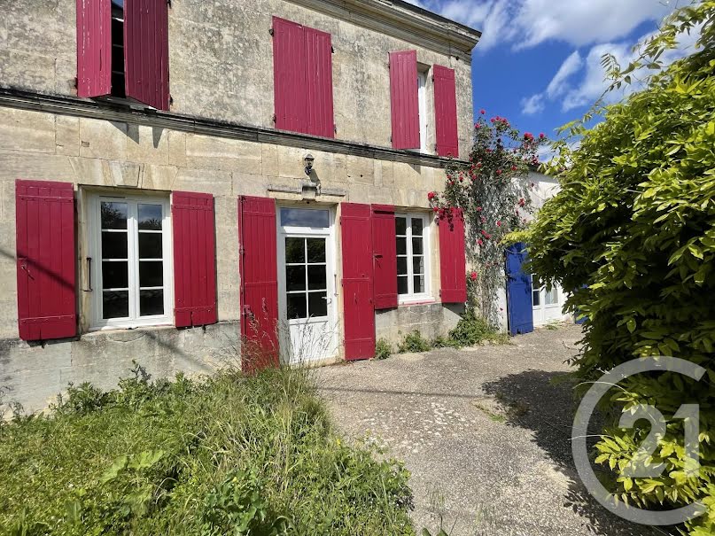 Vente maison 5 pièces 130 m² à Saint-Jean-d'Angély (17400), 144 500 €