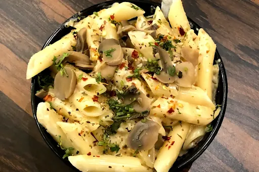 White Sauce Pasta