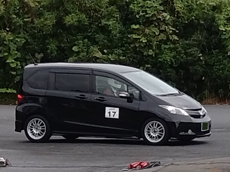 フリードの水も滴る良い愛車に関するカスタム事例の投稿画像3枚目