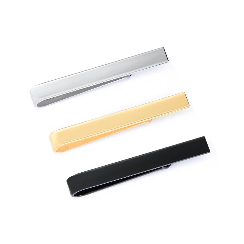Gouden zilveren eenvoudige heren stropdasclip. Een subtiele en elegante accessoire om uw outfit te verfraaien en uw persoonlijke stijl te benadrukken.
