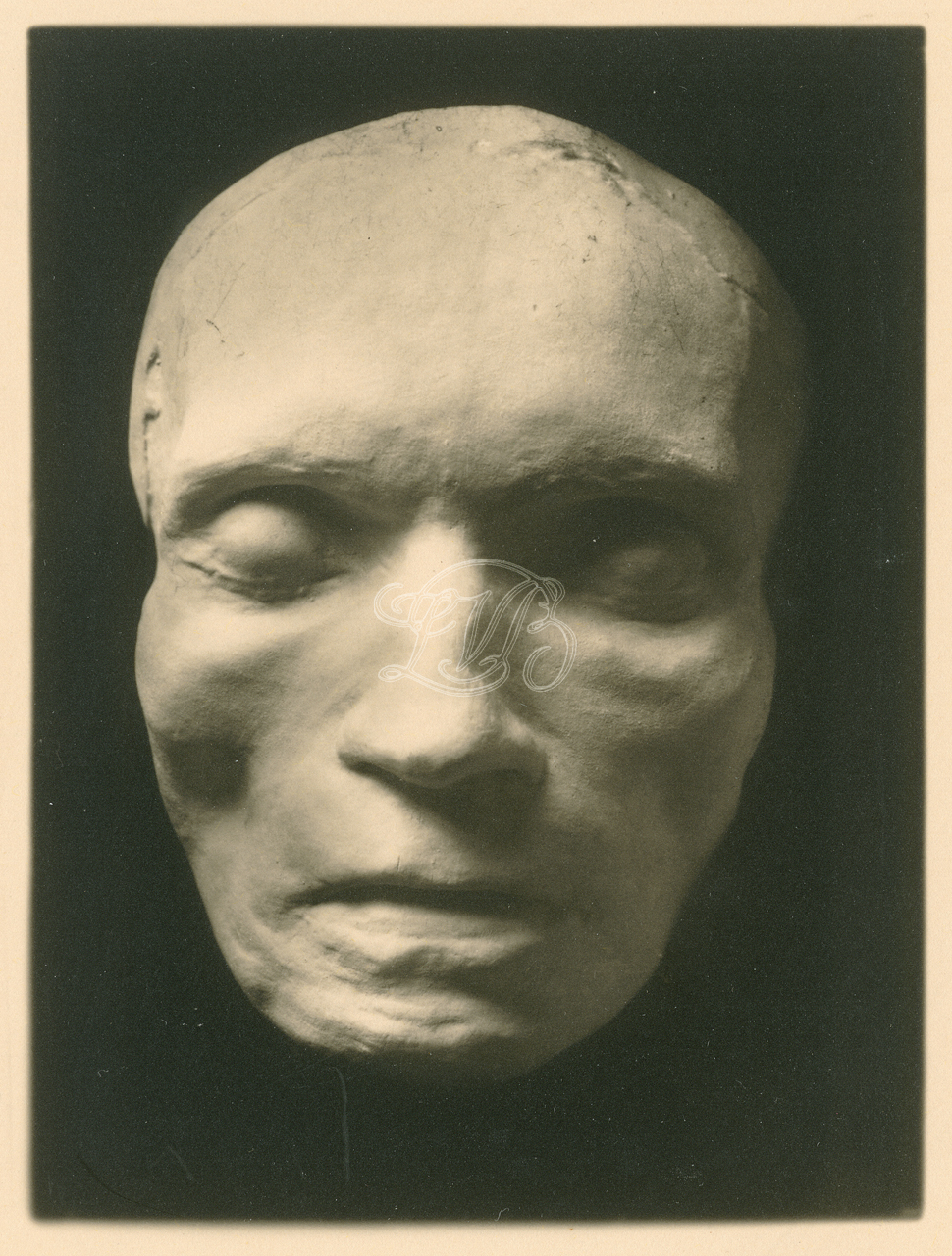 Totenmaske Ludwig van Beethovens - Fotografie von Steinle nach einem Gipsabguß der von Josef Danhauser angefertigten Maske, Bonn, um 1920