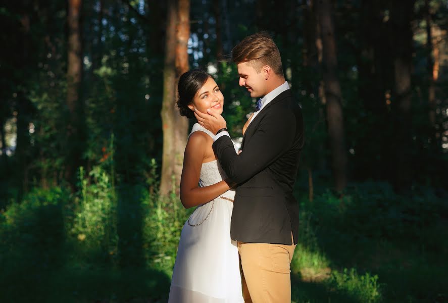 Fotógrafo de casamento Oleg Saliy (elifestudios). Foto de 13 de novembro 2018