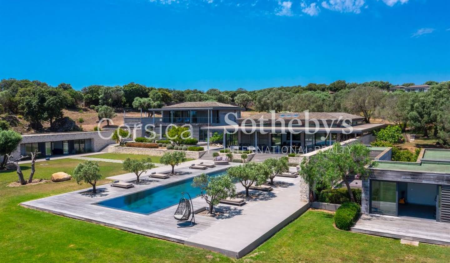 Villa avec piscine en bord de mer Bonifacio