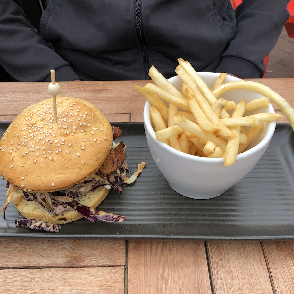 Fried chicken sandwich