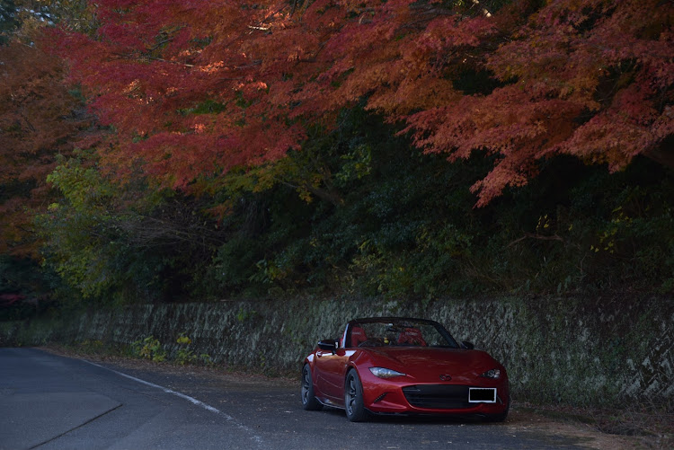 ロードスターのいつもイイねやコメントありがとうございます(*´▽`人)♡・紅葉🍁愛車に関するカスタム事例の投稿画像2枚目