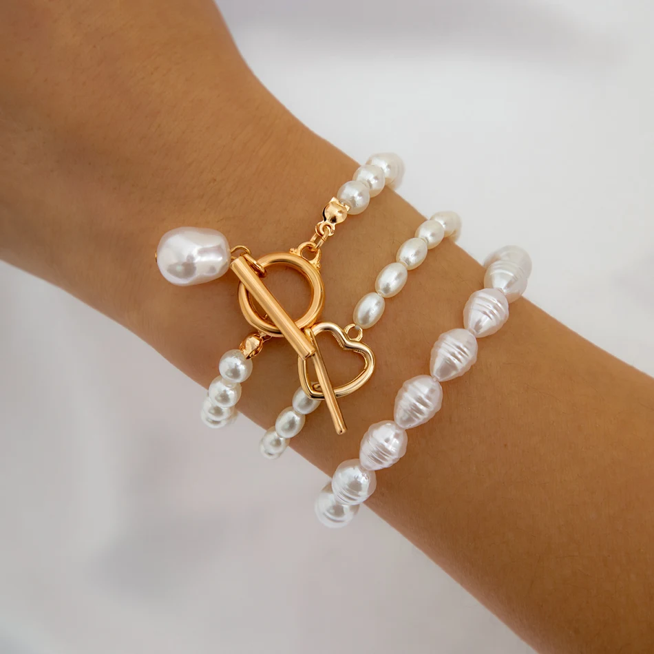 Vintage ketting met hartvormige waterdruppel kralen. Een elegante ketting die je outfit compleet maakt, perfect voor een romantische en stijlvolle uitstraling.