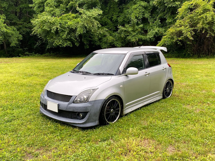 スイフトの芝生は盛れる・スイフトスポーツ・zc31s・過去車の思い出が蘇る・なんだかんだお気に入りに関するカスタム事例の投稿画像1枚目