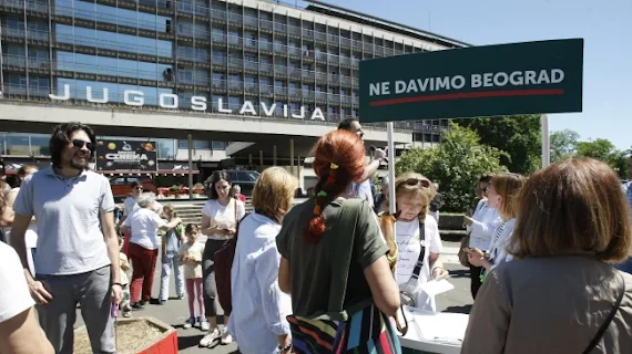 Protest kod beogradskog hotela 'Jugoslavija': Nećemo dati da ga sruši SNS i interes investitora