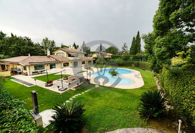 Villa avec piscine et jardin 1