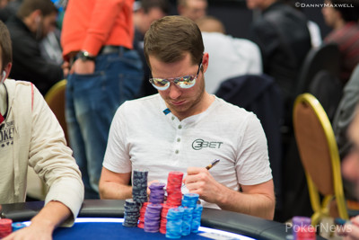 Jonathan Little taking notes during a poker tournament for later poker study. Photo courtesy of PokerNews.