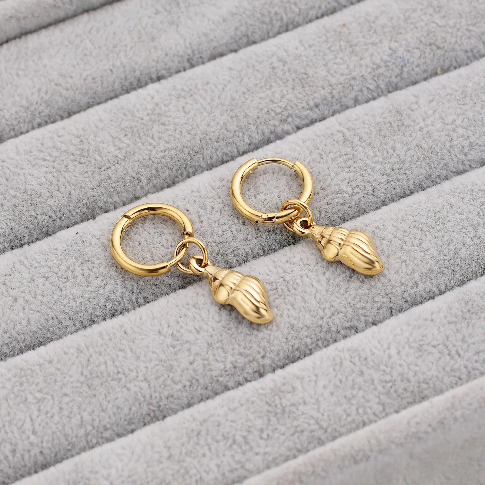 Title 23, Boucles doreilles pince de crabe et conque Sun...