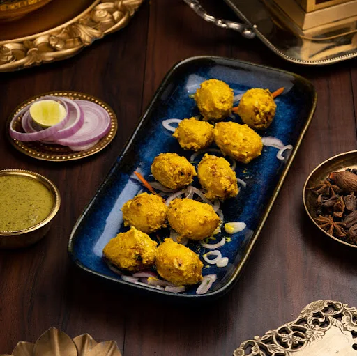 Saundhe Aloo (8 Pieces)