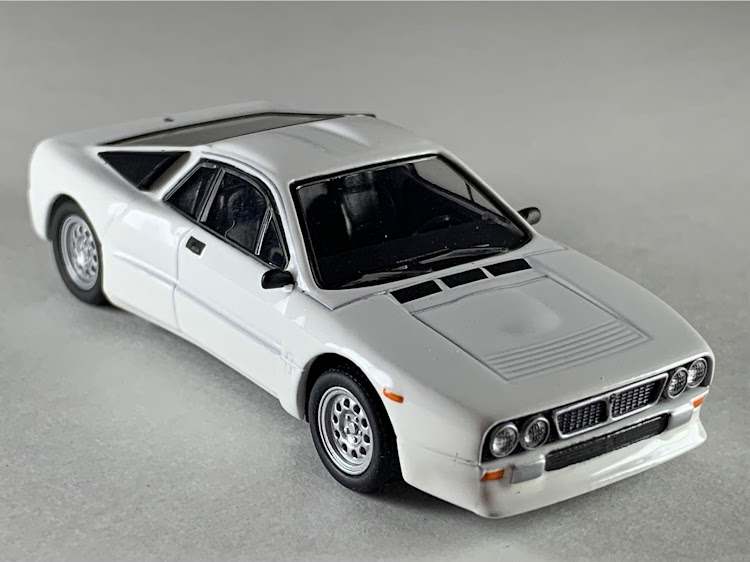 スイフトスポーツの京商1/64ミニカーコレクション・ランチア037ラリー・ガリ傷直したい・ミニカーは男のロマン・ミニカーコレクションの一部に関するカスタム事例の投稿画像10枚目