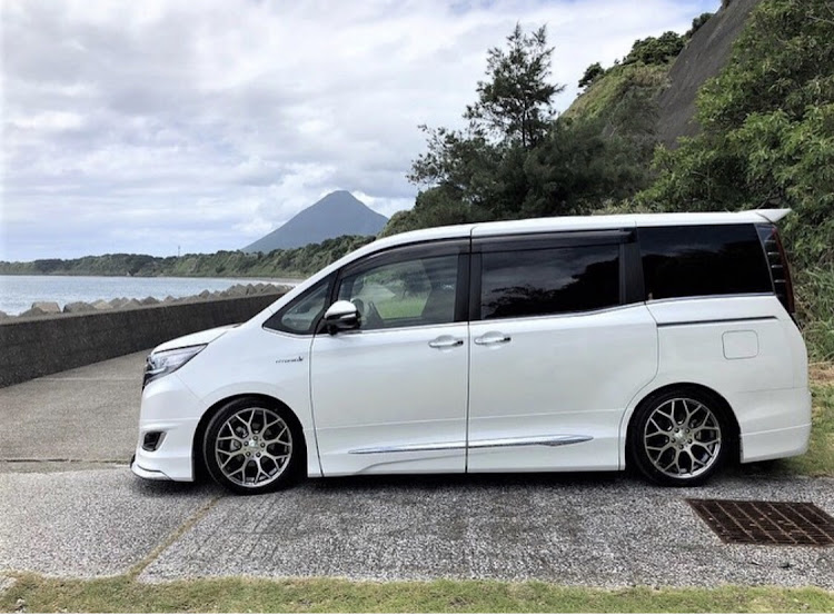 AXIS_STYLINGさんが投稿したドライブ・パーフェクトダンパー・車高調・エスクァイア・80系に関するカスタム事例の投稿画像2枚目