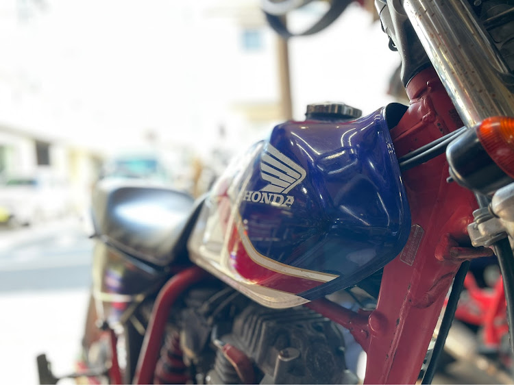 hagevolcom@シマシマモータースさんが投稿した旧車はスポーツだ！・フォークオーバーホール連鎖中・週一モータース・息子よありがとう！！に関するカスタム事例の投稿画像1枚目