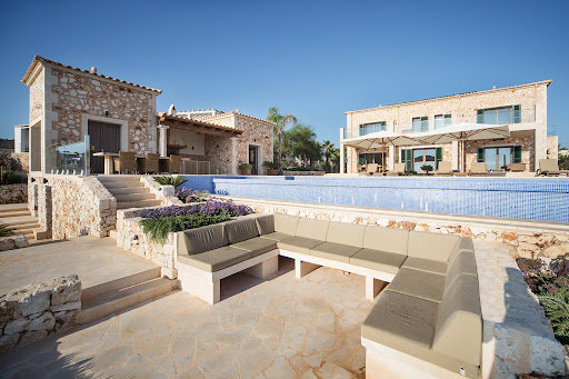 Maison avec piscine et jardin 4