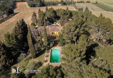 Propriété avec piscine et jardin 3