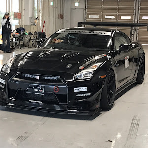 NISSAN GT-R