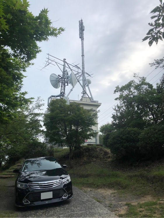 カムリの広島・権現山・セダンで登山・山道ドライブ・山頂駐車場は貸切に関するカスタム事例の投稿画像1枚目
