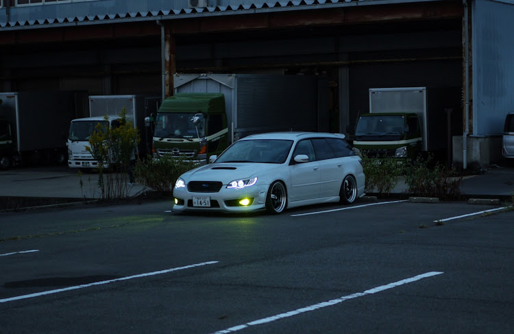 レガシィツーリングワゴンのマジックアワーと愛車・朝活撮影📷に関するカスタム事例の投稿画像1枚目