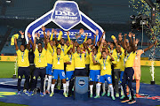 Mamelodi Sundowns captain Themba Zwane lifts the trophy with players celebrates winning DStv Premiership during the DStv Premiership match between Mamelodi Sundowns and Maritzburg United at Loftus Versfeld Stadium on May 16, 2023 in Pretoria.