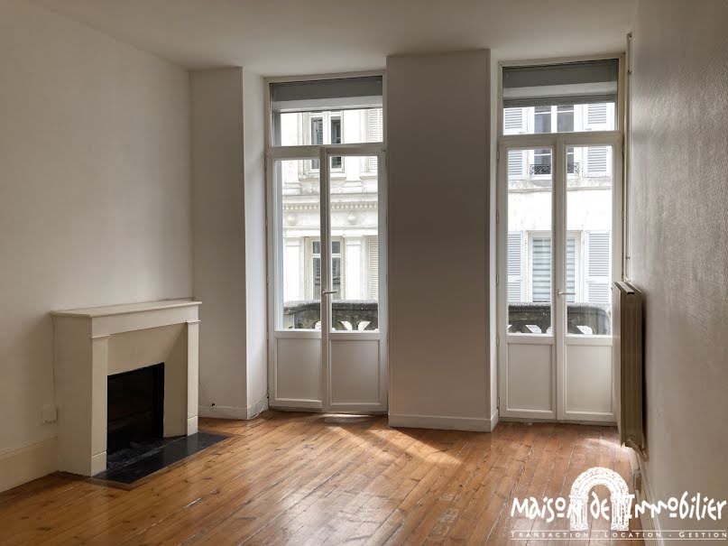 Location  appartement 3 pièces 66 m² à Cognac (16100), 599 €