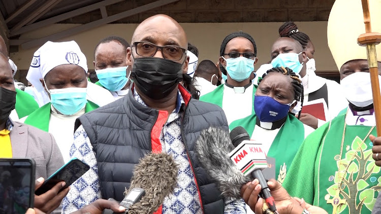 Jimmy Wanjigi addressing the media during a church event at St Peter's Cathedral in Siakago, Embu on Saturday.