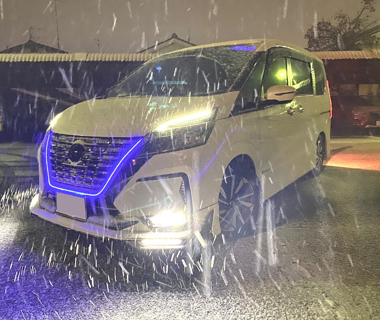 セレナの雪が積もった・寒い！・安全運転で行きましょー♪に関するカスタム事例の投稿画像1枚目