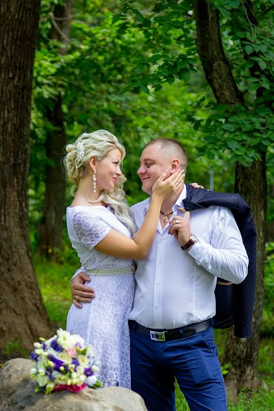 Fotógrafo de casamento Yuriy Syromyatnikov (yurilipphoto). Foto de 8 de abril 2016