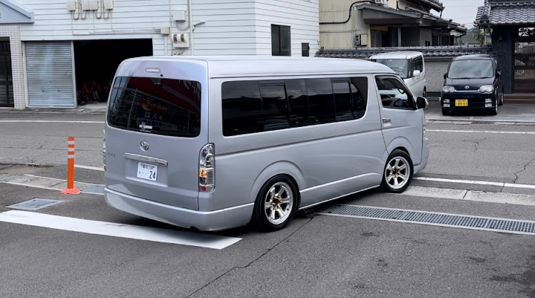 ハイエースバンのハイエース200系・ハイエース女子・シルバー車体に関するカスタム事例の投稿画像1枚目