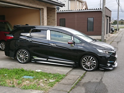 ホンダ シャトルを華麗にカスタム By Hide 18 04 15 このレオニスの17インチホイールもこの車に合ってると思うがやはり18 インチの深リムっぽいホイー Cartune