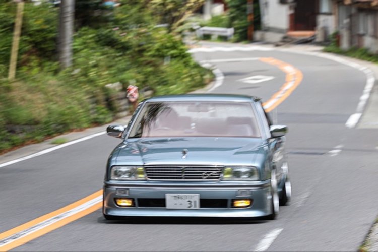 シーマのクルーズフォーカス・奥多摩・大麦代駐車場・第３日曜日・あたり前田のクラッカーに関するカスタム事例の投稿画像1枚目