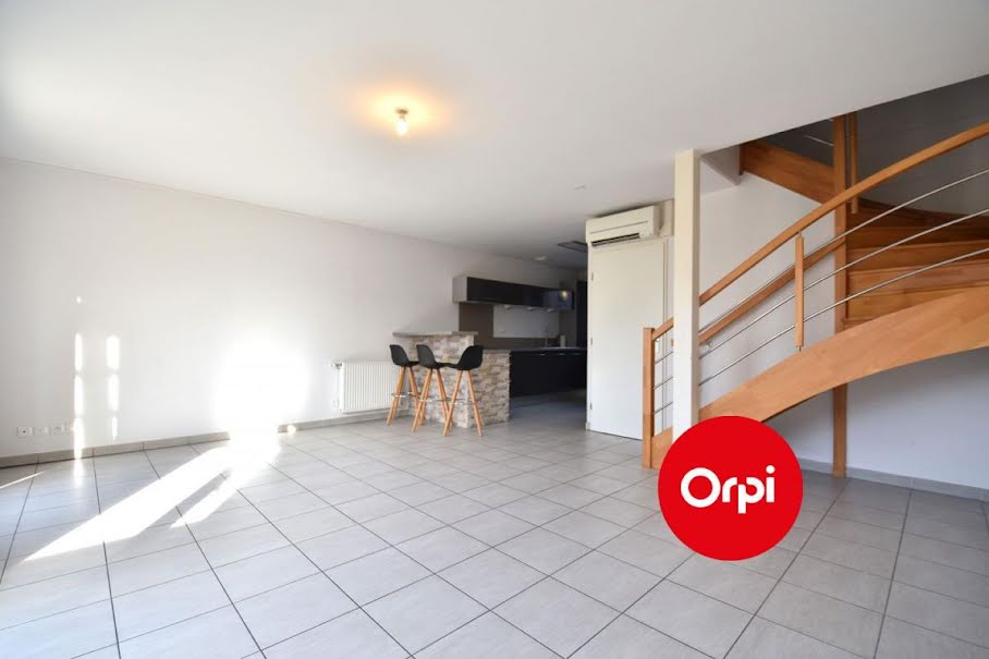 Location  maison 4 pièces 79 m² à Saint-Priest (69800), 1 400 €