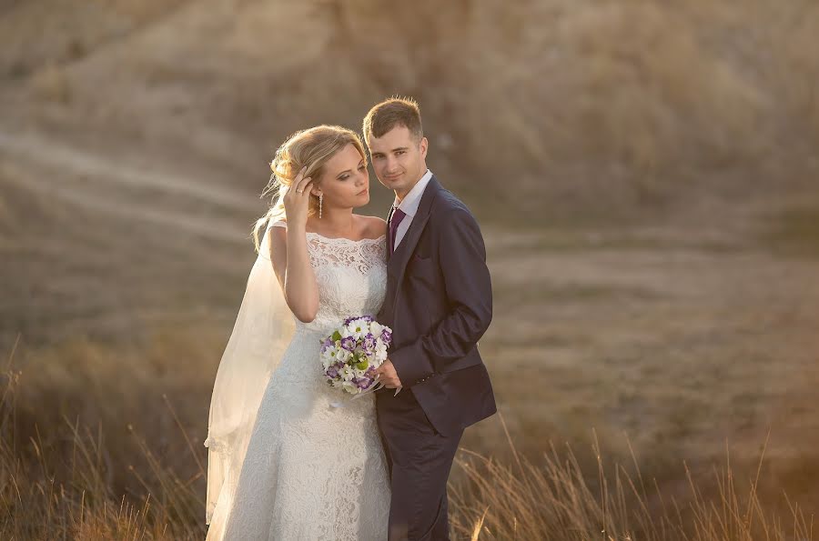 Fotógrafo de casamento Olga Selezneva (olgastihiya). Foto de 13 de março 2018