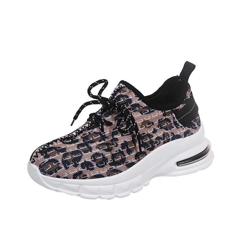 Zapatillas de plataforma casuales de mujer con estampado de leopardo, cómodas y modernas, perfectas para el día a día con estilo.