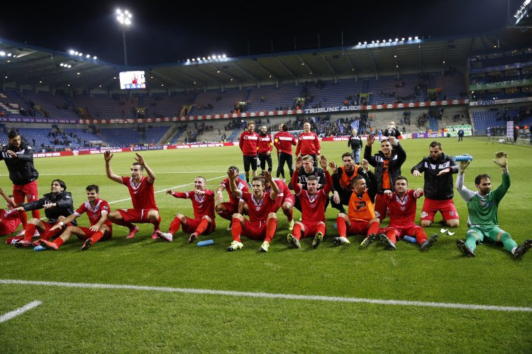 Staff et joueurs hurlus en fête dans le vestiaire du Racing Genk (VIDÉO)