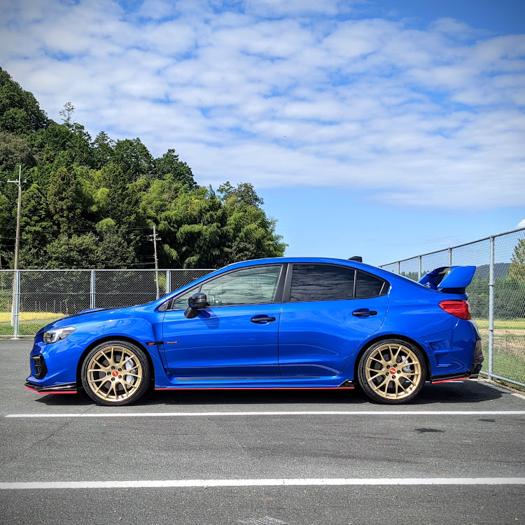 WRX STIの真横・コロナが早く終息しますように・ガソリン高いなー⛽️に関するカスタム事例の投稿画像1枚目