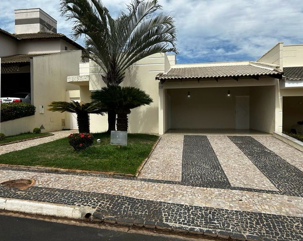 Casas à venda Jardim Karaíba