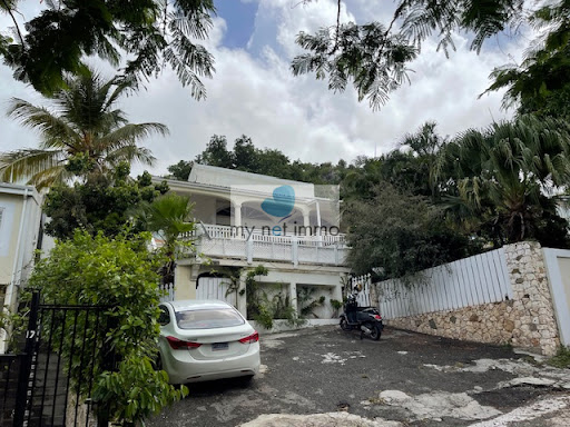 House with pool and terrace 3