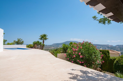 Propriété avec piscine et jardin 4