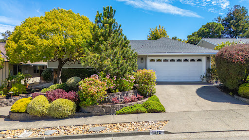 House with garden 1