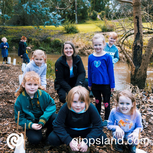 Bunnings Morwell supported the event by donating 130 pairs of gardening gloves for students and helpers and assisted during the plantings