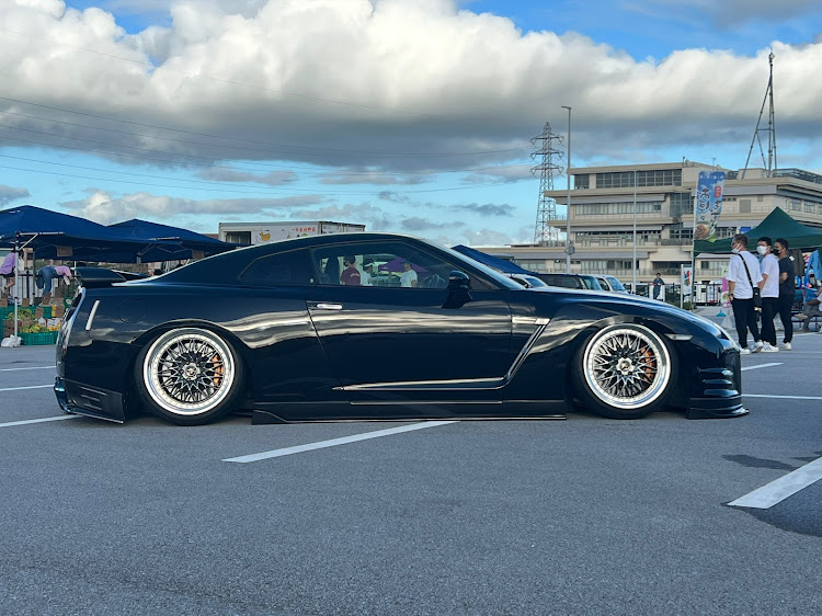 NISSAN GT-Rの家族smile・イベント・沖縄・stance・南城市に関するカスタム事例の投稿画像1枚目