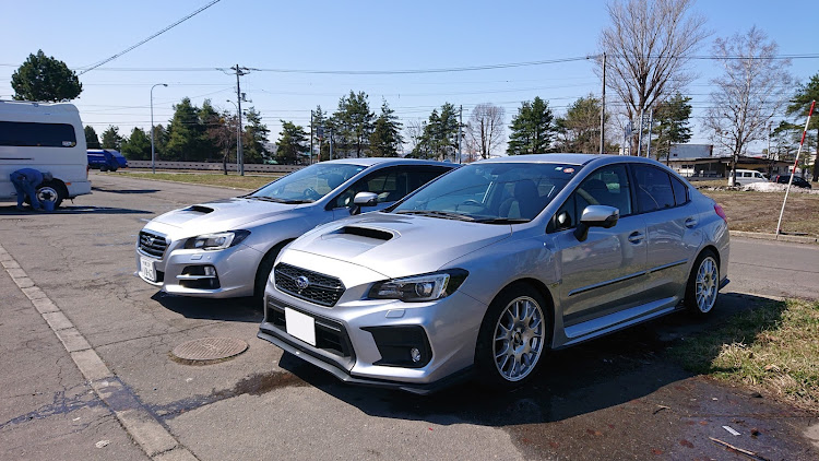 WRX S4の洗車・ホイール交換・息子と・コラボ・お天気に関するカスタム事例の投稿画像1枚目