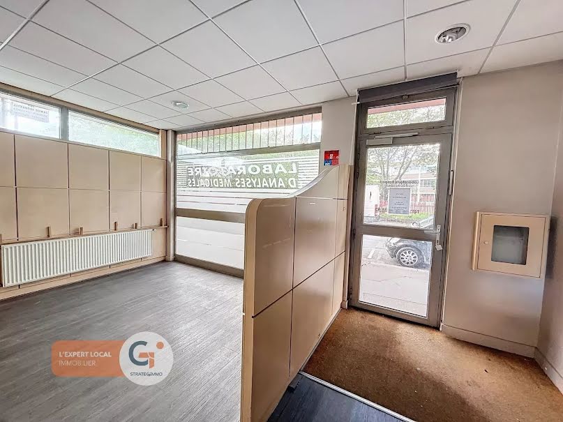 Location  locaux professionnels 7 pièces 78.67 m² à Sotteville-les-rouen (76300), 1 500 €