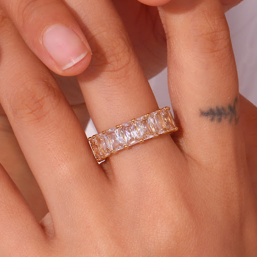Title 5, Sanna Diamond Ring