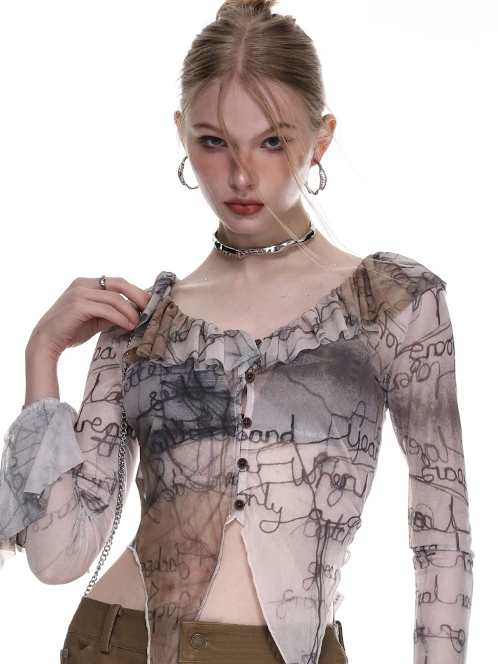 Collier en métal pour femmes de niche - Élégance et maintien. Un accessoire unique pour sublimer votre look et affirmer votre style.