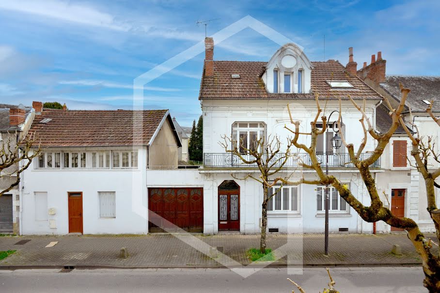 Vente maison 7 pièces 220 m² à Cosne-Cours-sur-Loire (58200), 160 000 €
