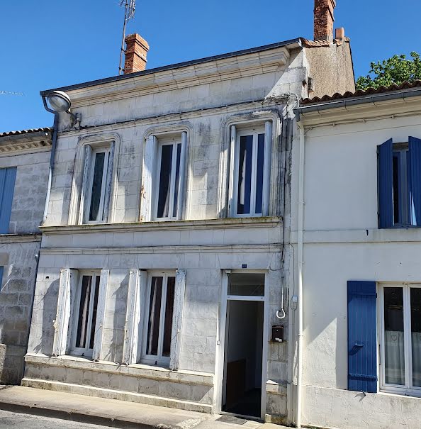 Vente maison 4 pièces 102 m² à Mortagne-sur-Gironde (17120), 158 250 €